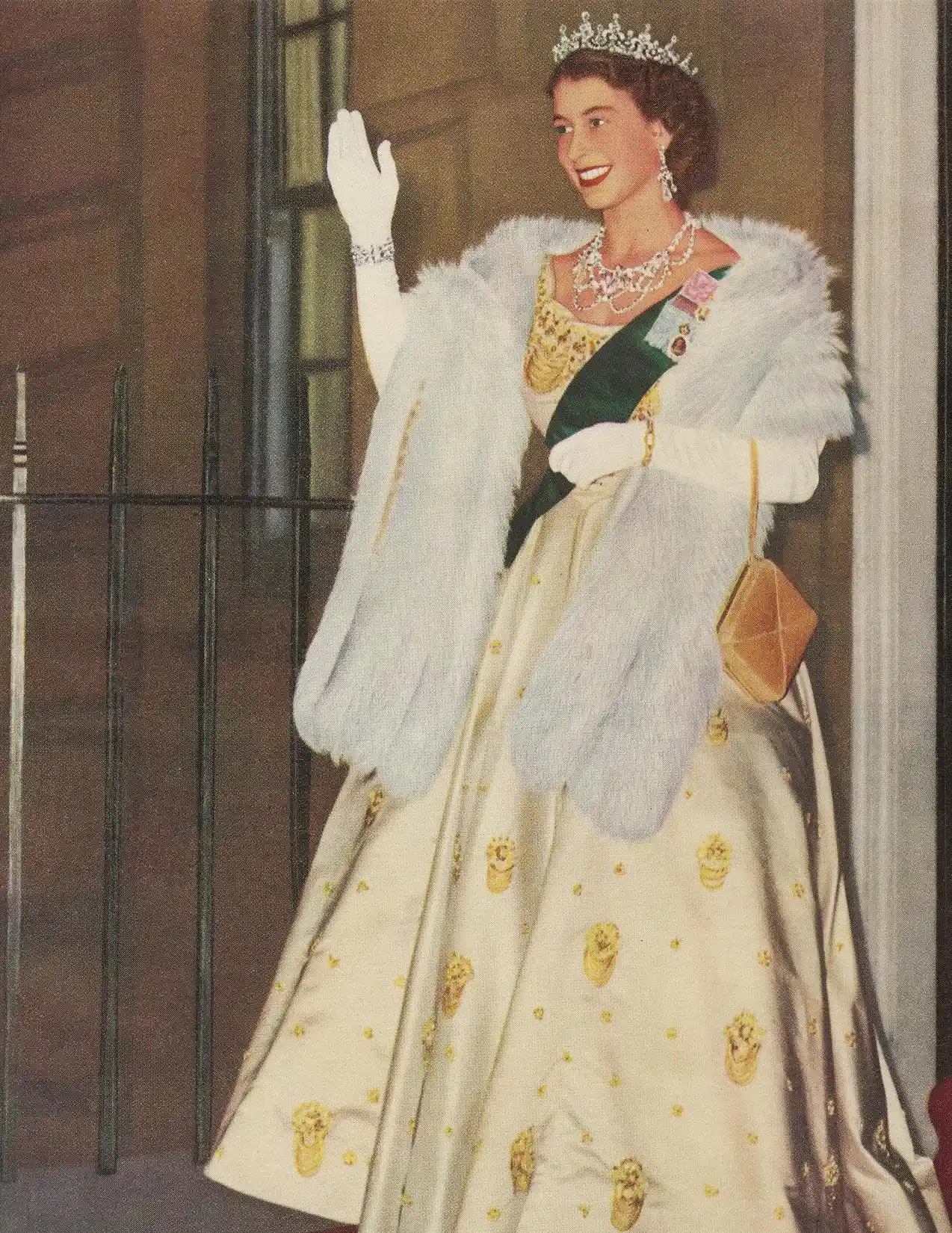 royal_welcome_queen_standing_0001